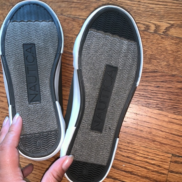 Kids size 2 nautica shoes. - Picture 3 of 3